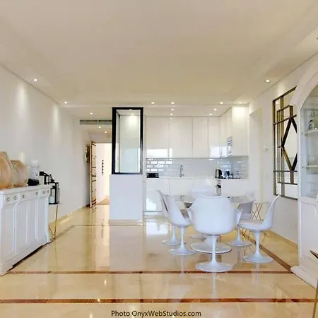 Flat With Garden On The First Line Of The Sea In Puerto Banus *