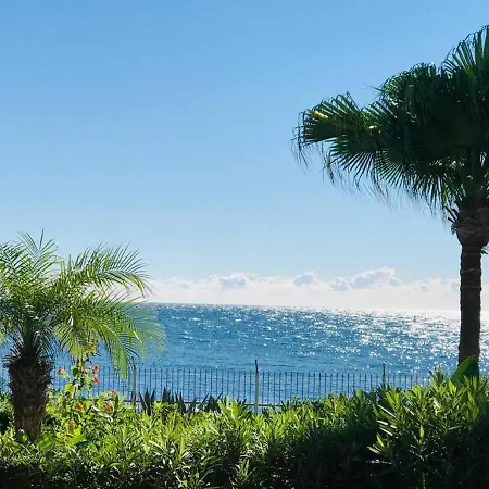 Flat With Garden On The First Line Of The Sea In Puerto Banus