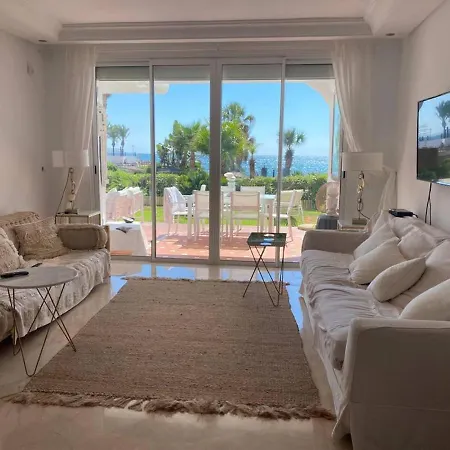 Flat With Garden On The First Line Of The Sea In Puerto Banus *