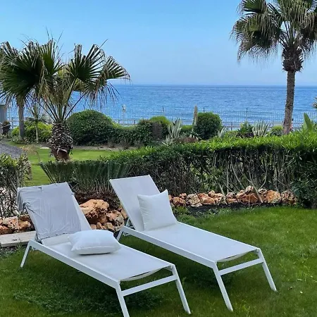 Flat With Garden On The First Line Of The Sea In Puerto Banus