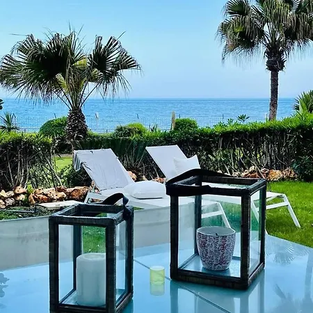 Flat With Garden On The First Line Of The Sea In Puerto Banus *