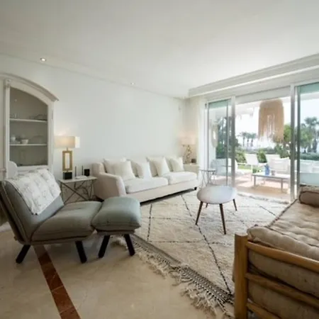 Flat With Garden On The First Line Of The Sea In Puerto Banus