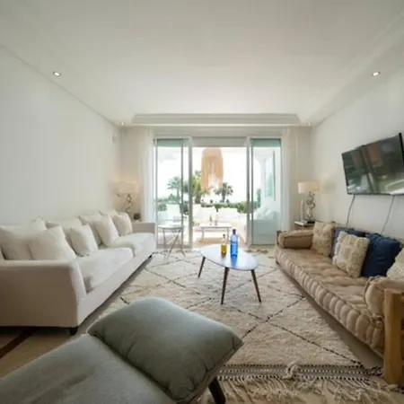 Flat With Garden On The First Line Of The Sea In Puerto Banus Apartment