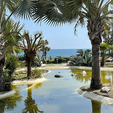 Flat With Garden On The First Line Of The Sea In Puerto Banus Apartment
