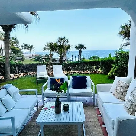 Apartment Flat With Garden On The First Line Of The Sea In Puerto Banus *