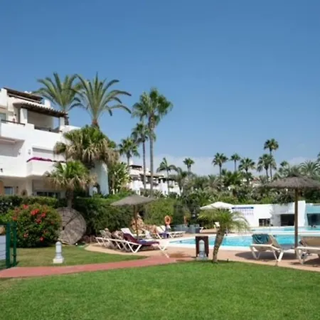 Flat With Garden On The First Line Of The Sea In Puerto Banus Apartment